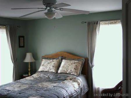 Four Creeks Bed & Breakfast Girard Rom bilde
