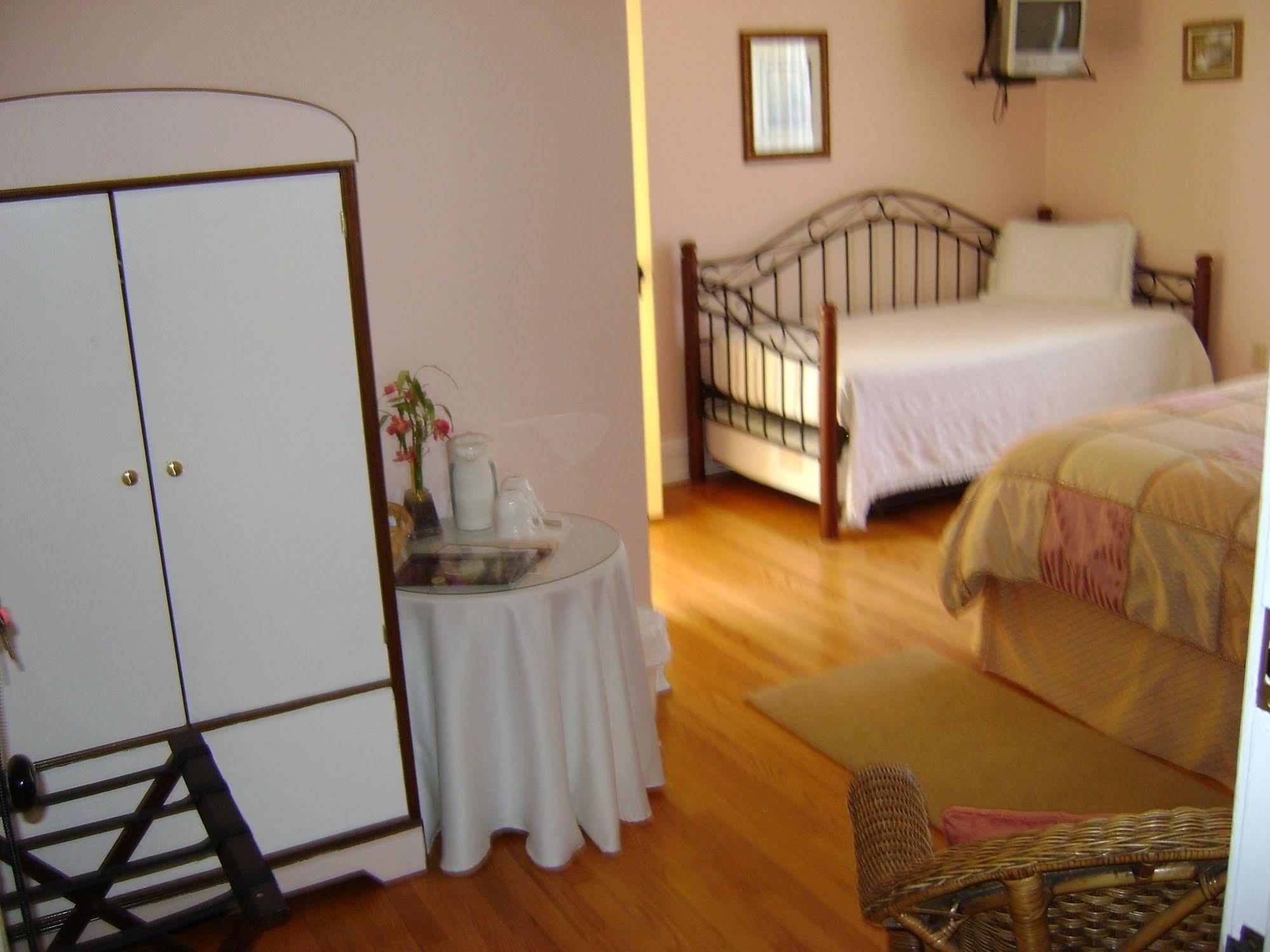 Four Creeks Bed & Breakfast Girard Eksteriør bilde