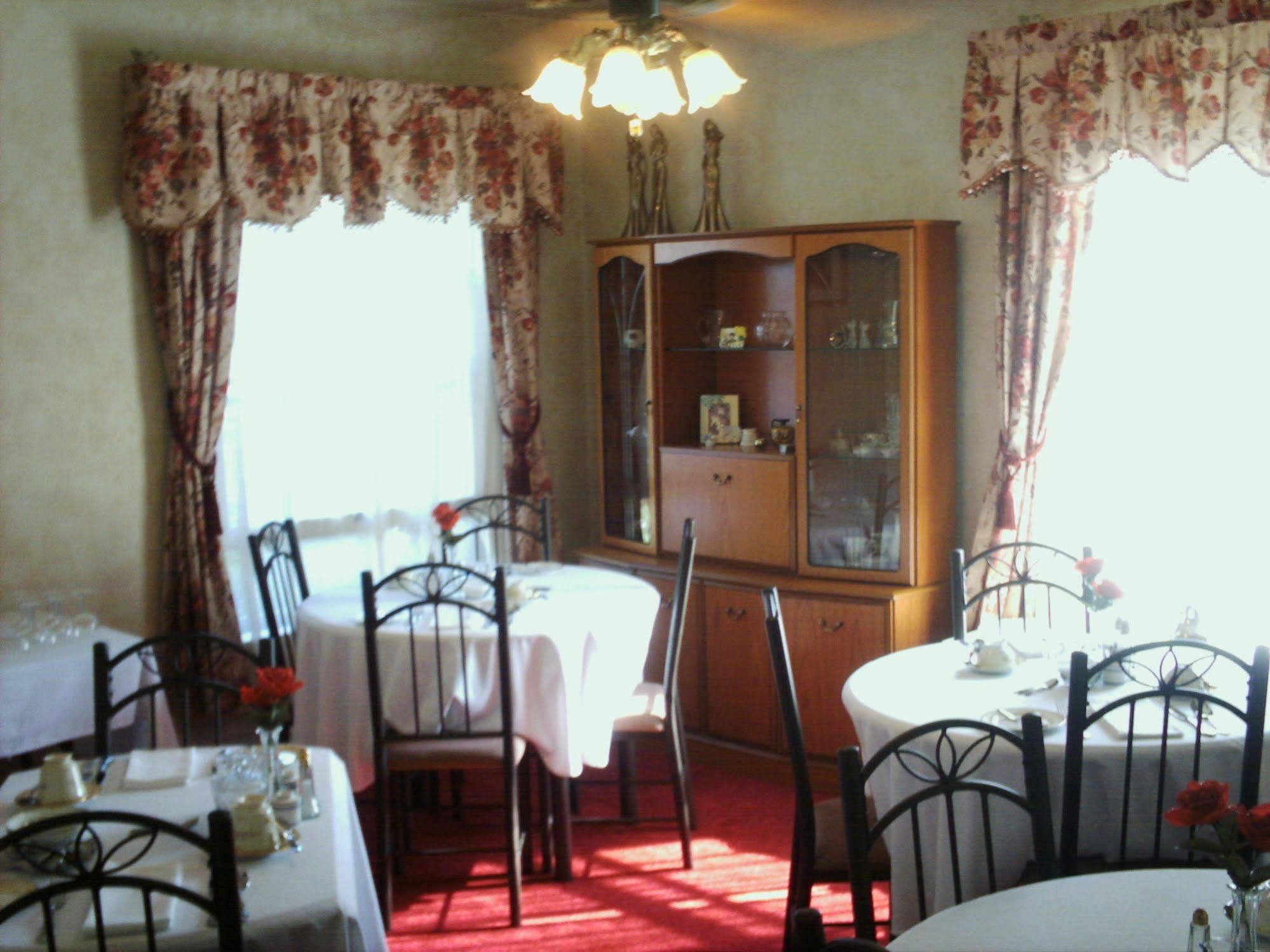 Four Creeks Bed & Breakfast Girard Restaurant bilde